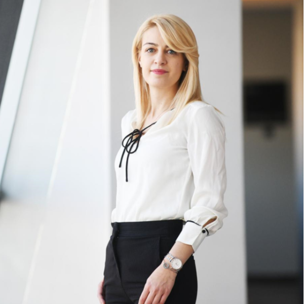 Azra Bećirović